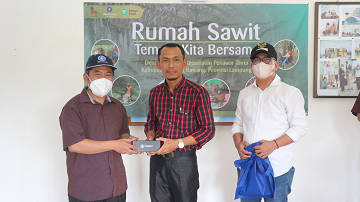 Read more about the article RUMAH SAWIT, IPB University Researcher Innovation Application to Protect Women and Children in Oil Palm Plantations
